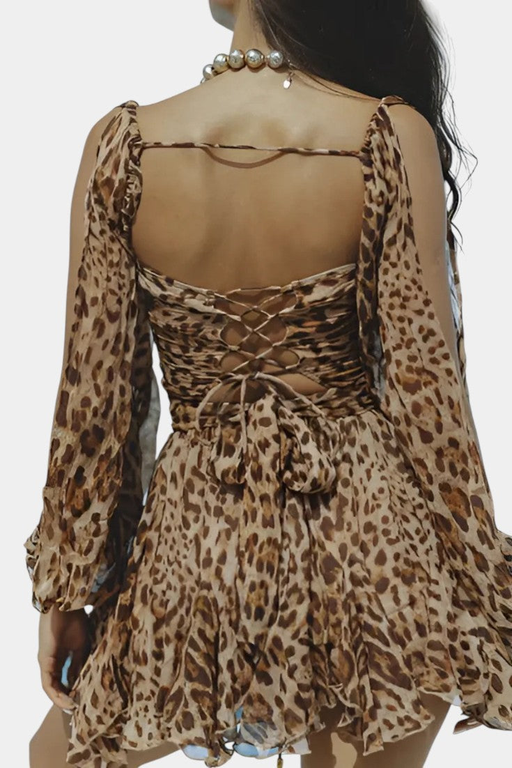 Skylar Vestido Mini con Escote en V y Mangas Ligeras