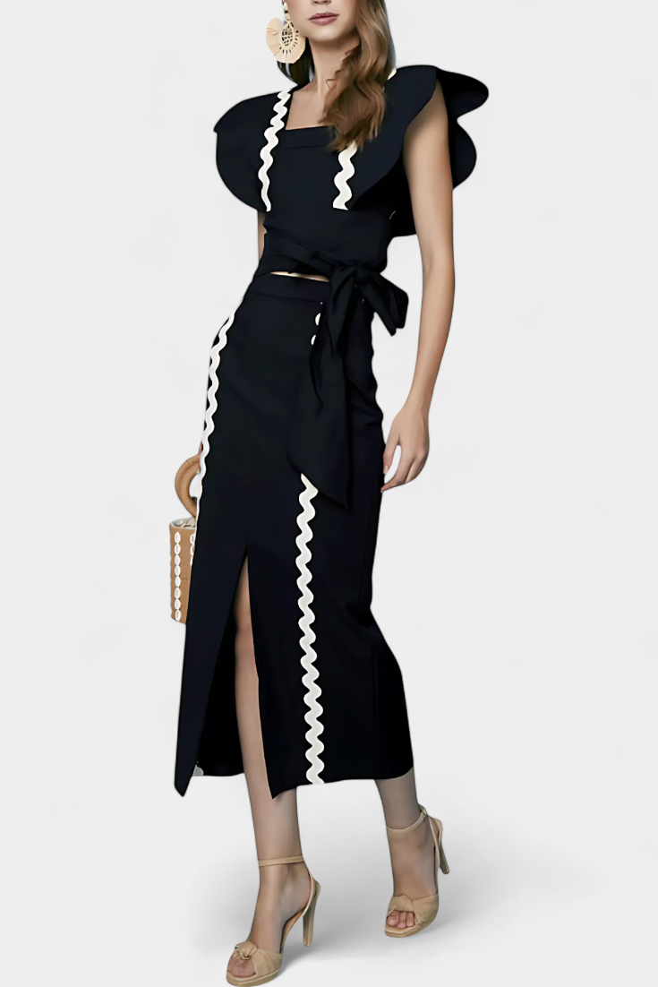 Fabiana Top Elegante con Volantes y Costuras en Contraste