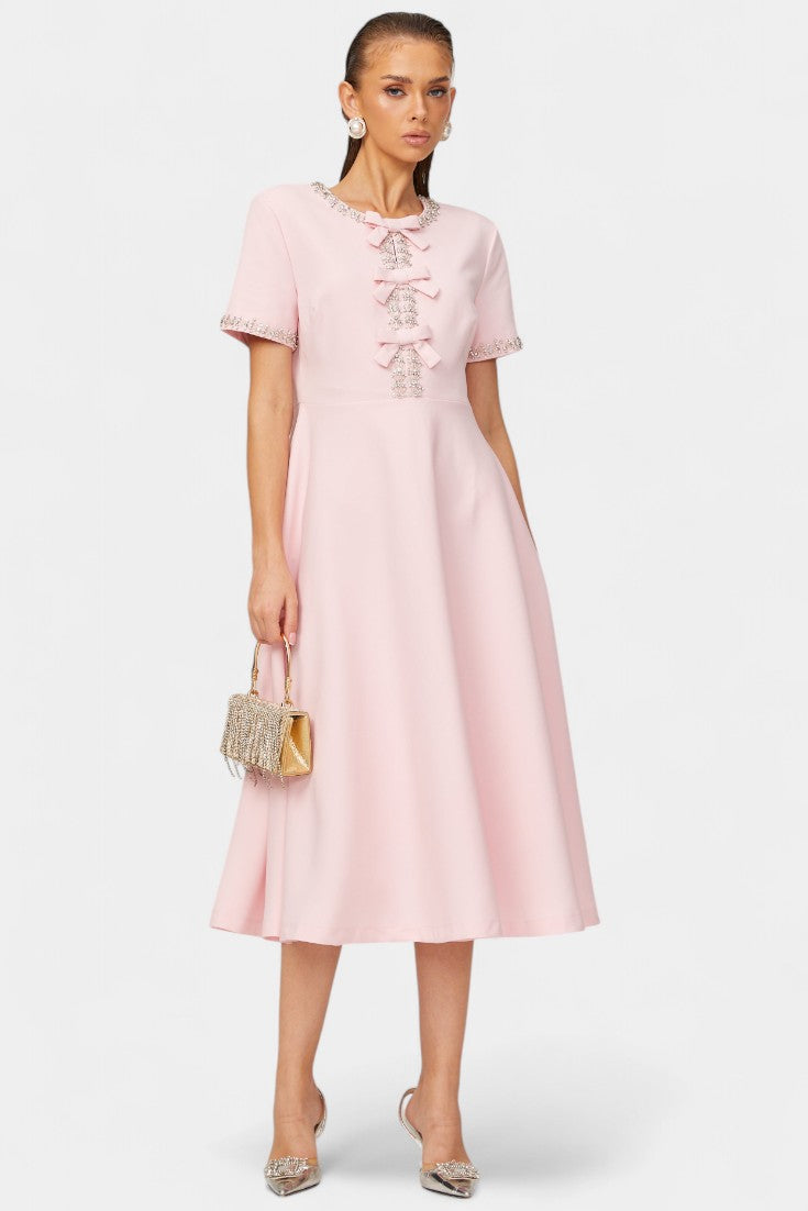 Linda Vestido Midi Acampanado con Lazo de Cristal y Detalles Elegantes