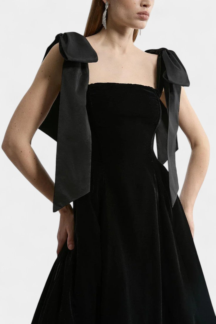 Ajla Vestido Midi de Terciopelo sin Tirantes con Lazo