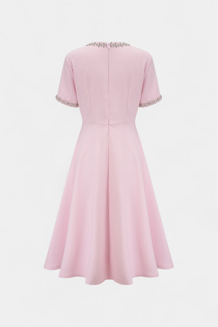 Linda Vestido Midi Acampanado con Lazo de Cristal y Detalles Elegantes