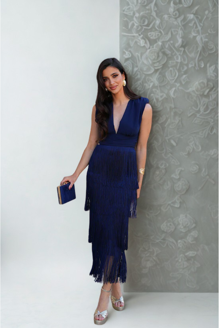 Dolcezza Vestido Maxi Elegante con Escote en V, Pliegues y Flecos