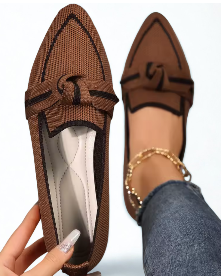 Fermina Loafers Elegantes con Punta Afilada y Diseño Bicolor
