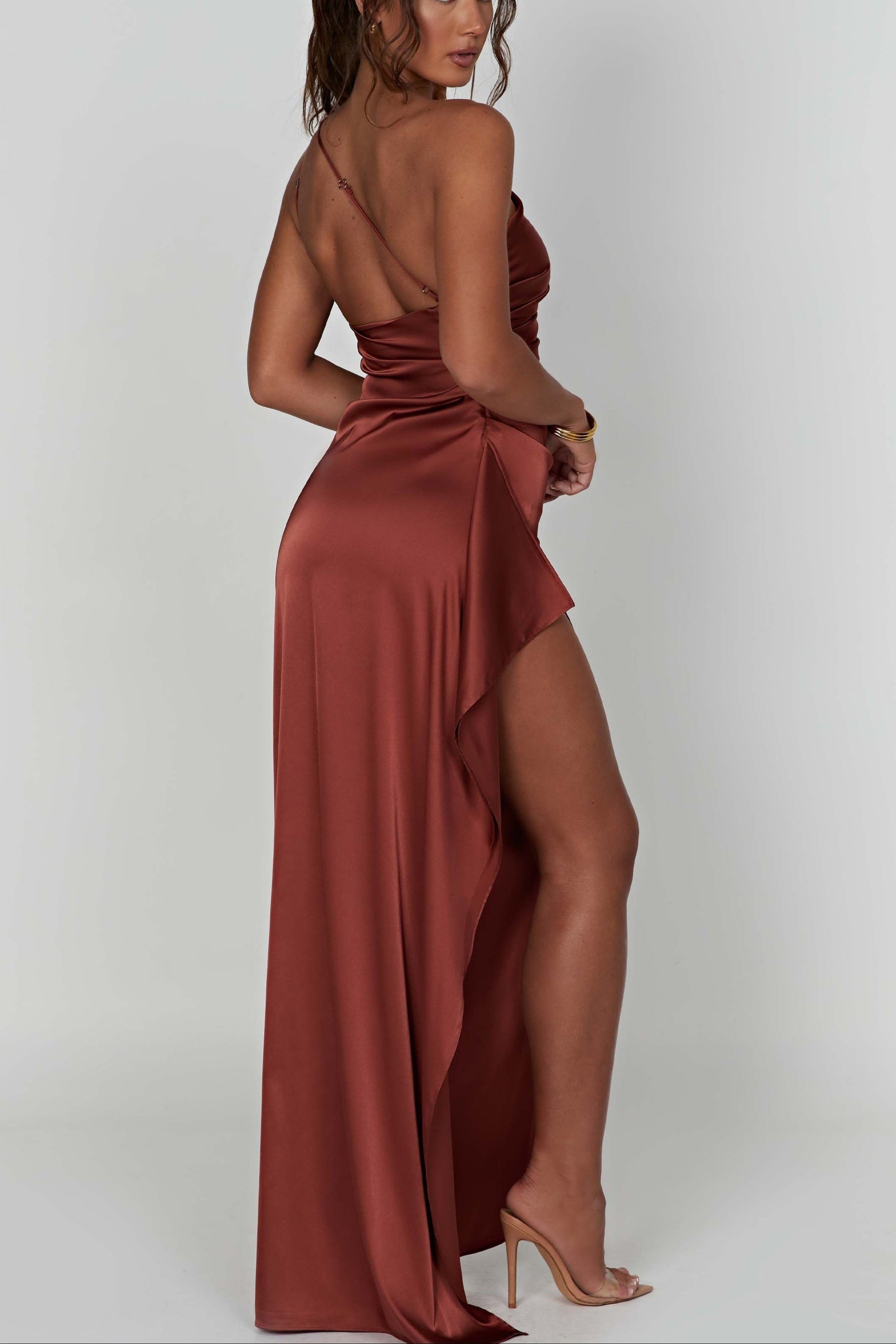 Emberly Vestido Maxi de Un Solo Hombro con Abertura Alta
