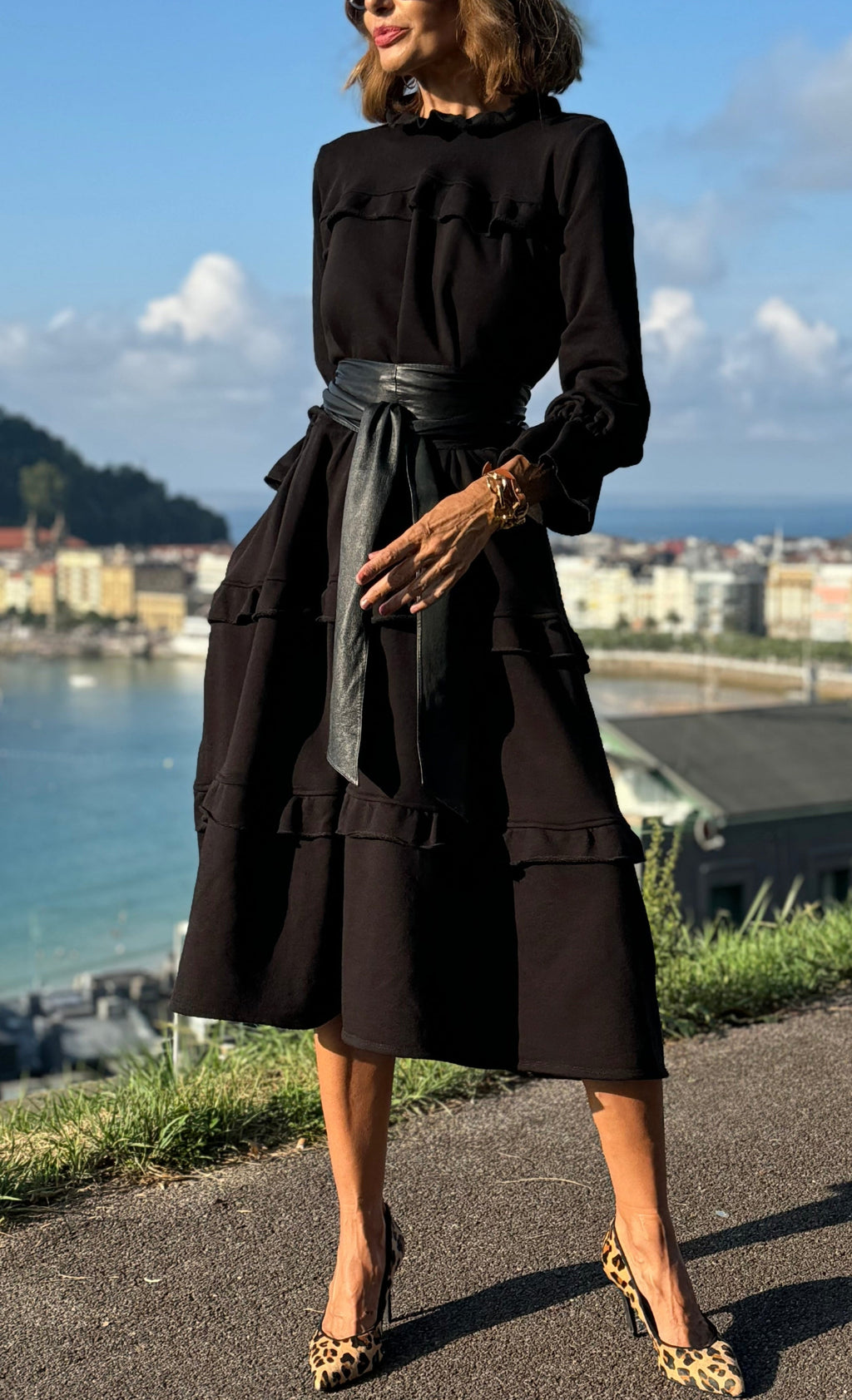 Jada Vestido Sudadera con Volantes y Silueta Casual-Chic