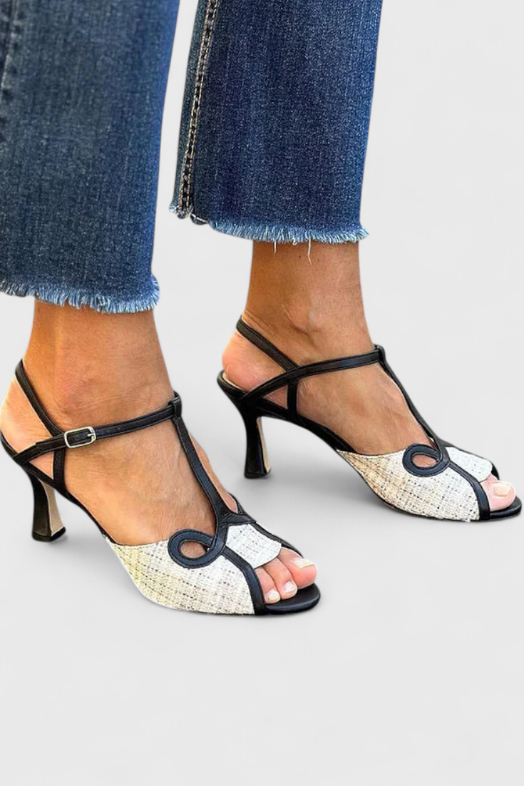 Iraida Zapato Peep-Toe Bicolor con T-Strap y Tacón Estilizado