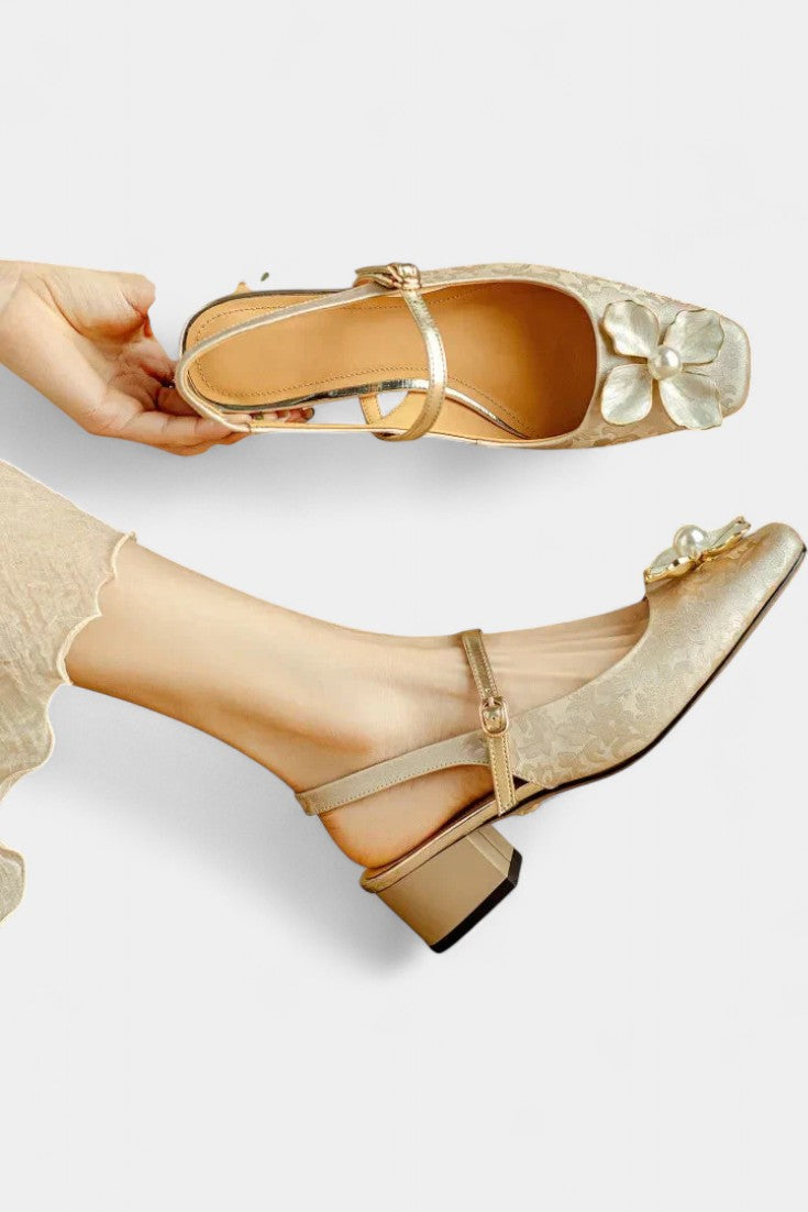 Eloise Elegantes Mary Janes con Detalle Floral