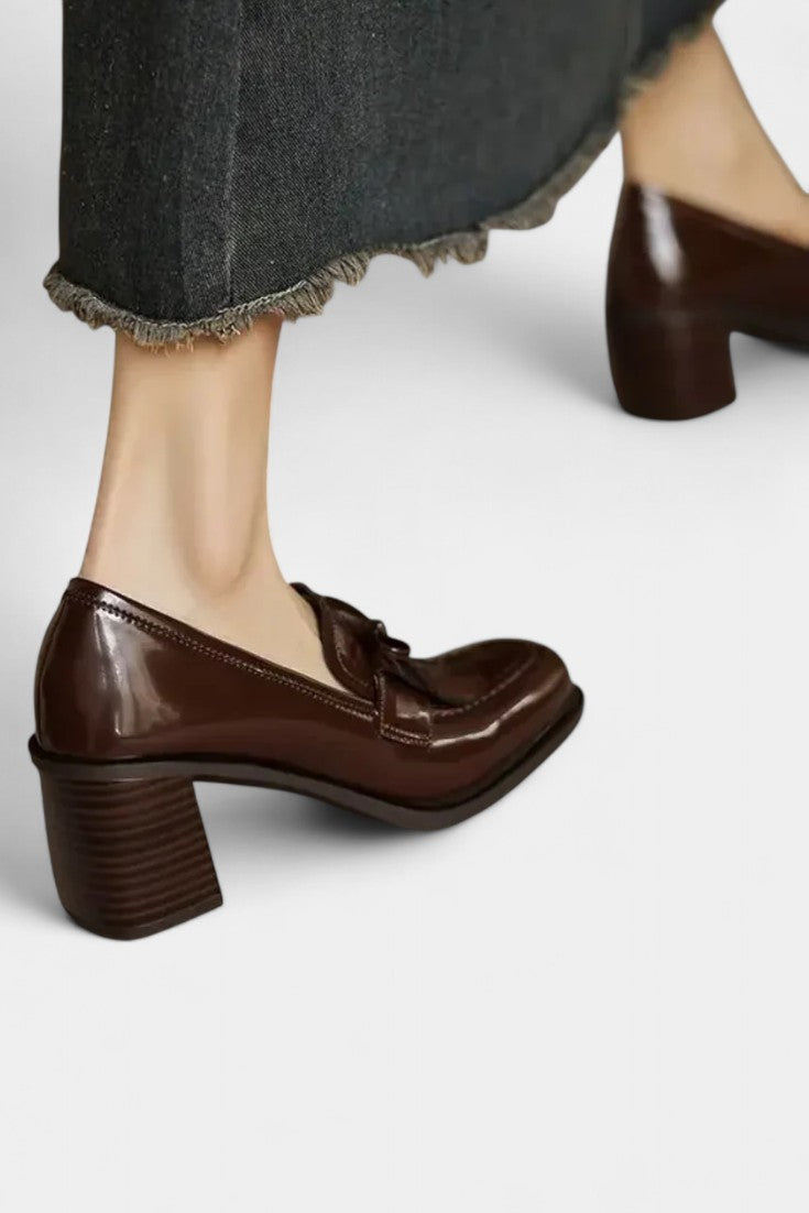 Dorothy Mary Janes con Tacón y Detalle de Borlas