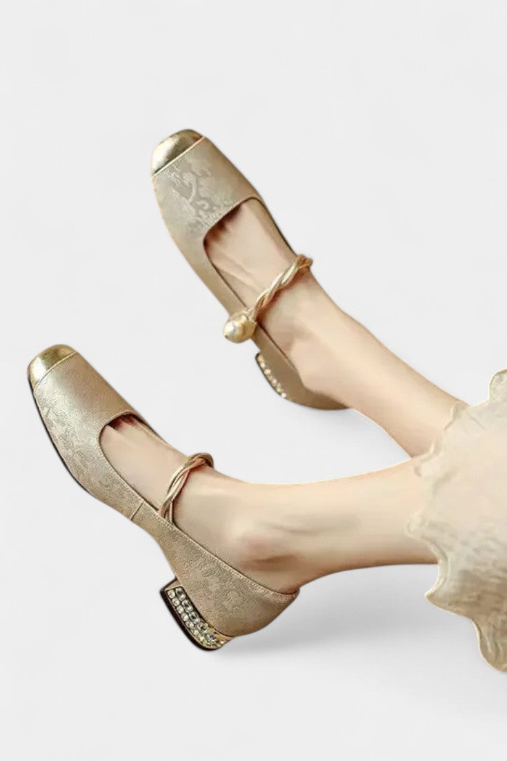 Mestelle Mary Janes de Charol con Detalles de Perlas