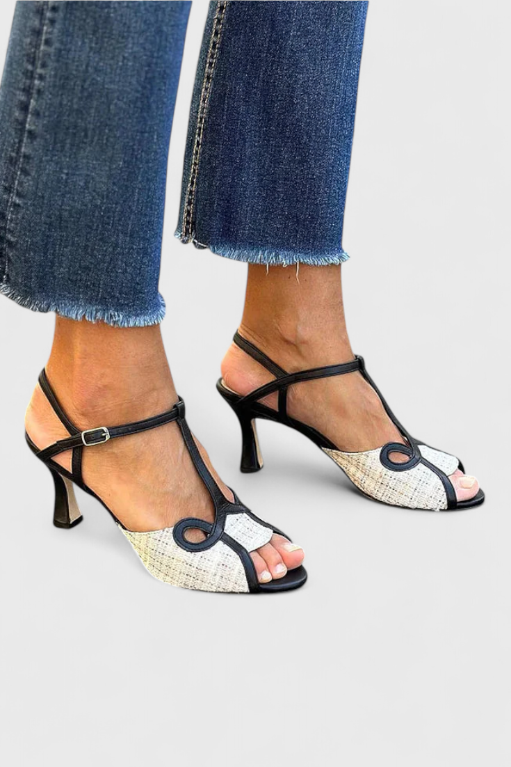 Iraida Zapato Peep-Toe Bicolor con T-Strap y Tacón Estilizado