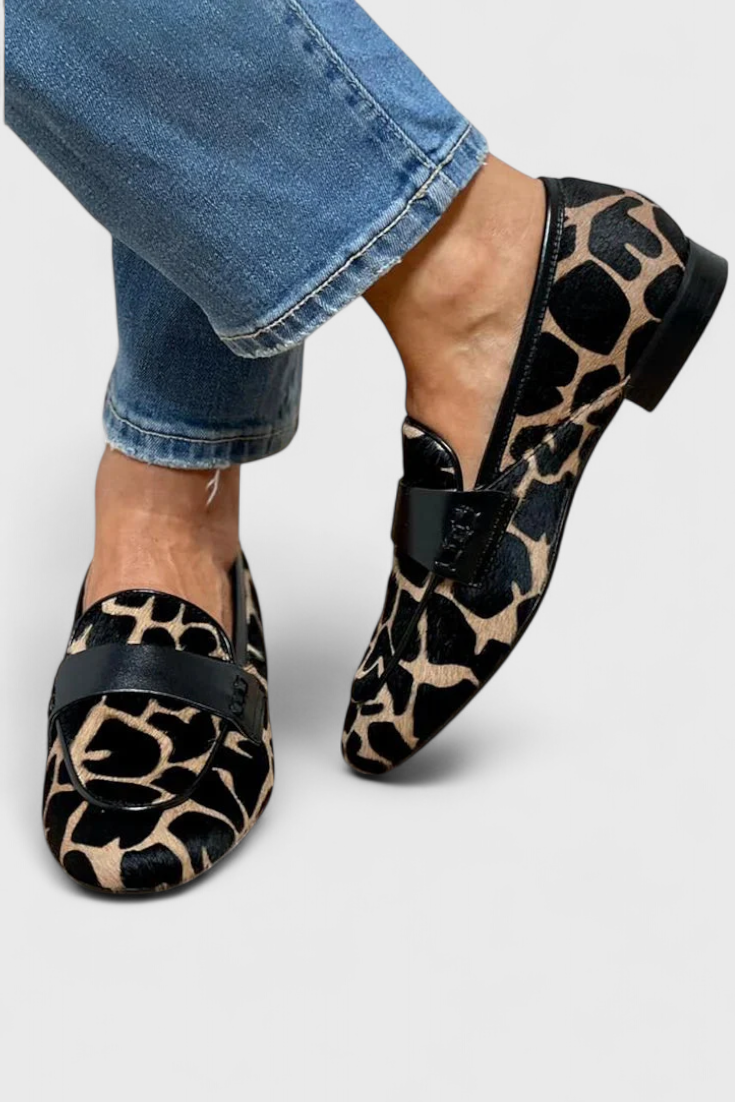 Annelore Loafers de Cuero con Tacón Bajo y Diseño Exclusivo