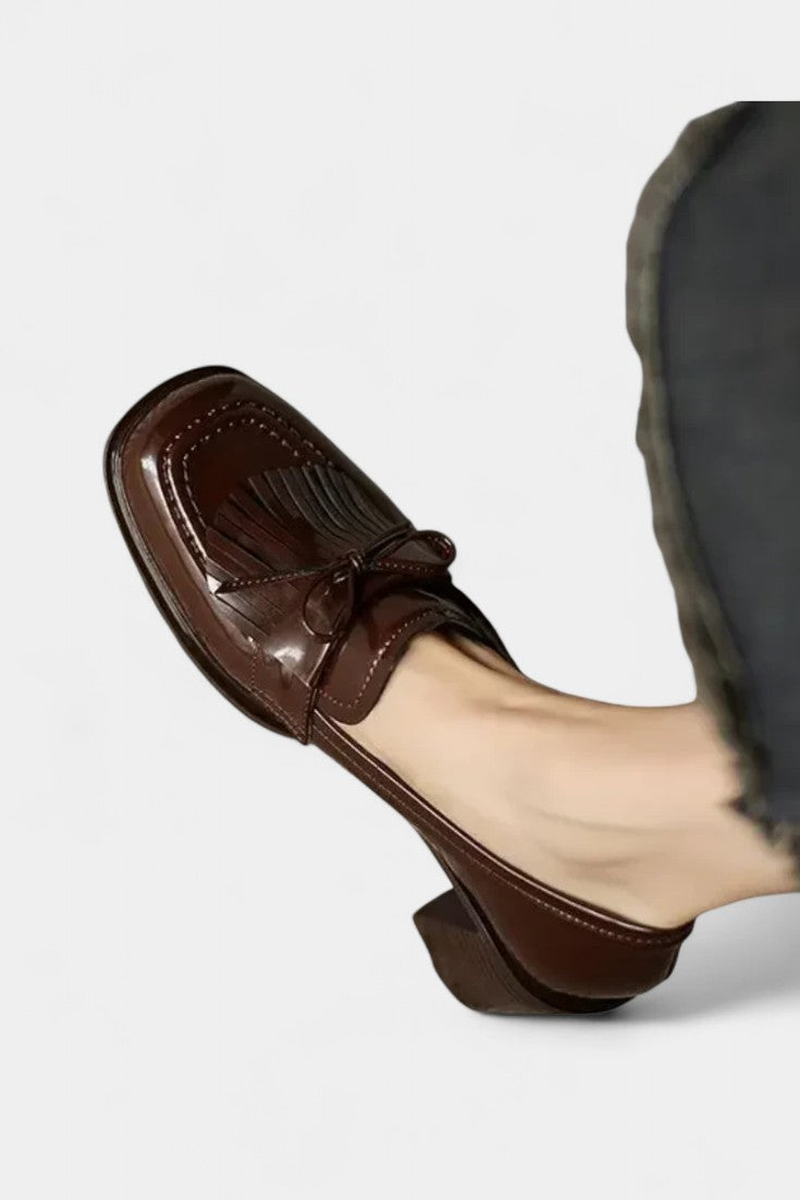 Dorothy Mary Janes con Tacón y Detalle de Borlas