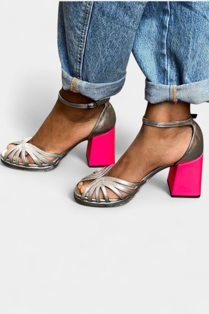 Solea Sandalias Clásicas con Tira Dorada