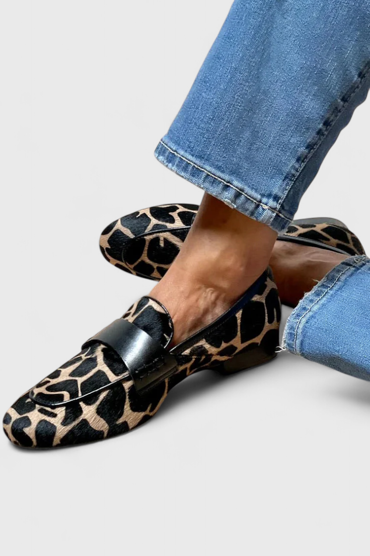 Annelore Loafers de Cuero con Tacón Bajo y Diseño Exclusivo