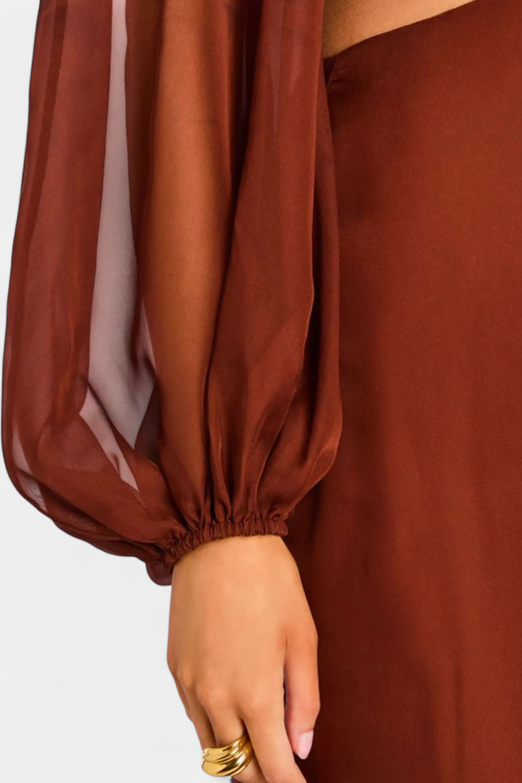 Delanie Vestido Maxi con Cutout y Volantes Dramáticos