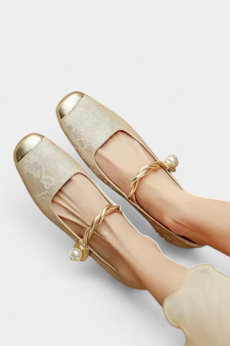 Mestelle Mary Janes de Charol con Detalles de Perlas