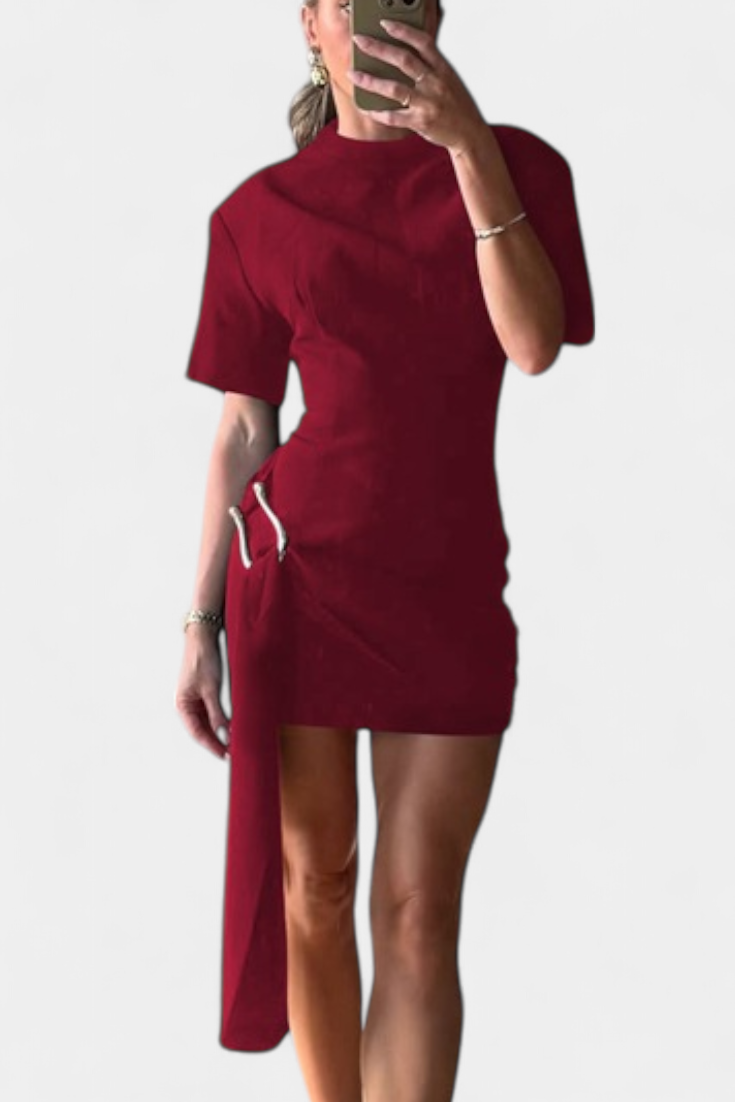 Coraline Vestido Mini con Cintura Drapeada y Hebilla Dorada