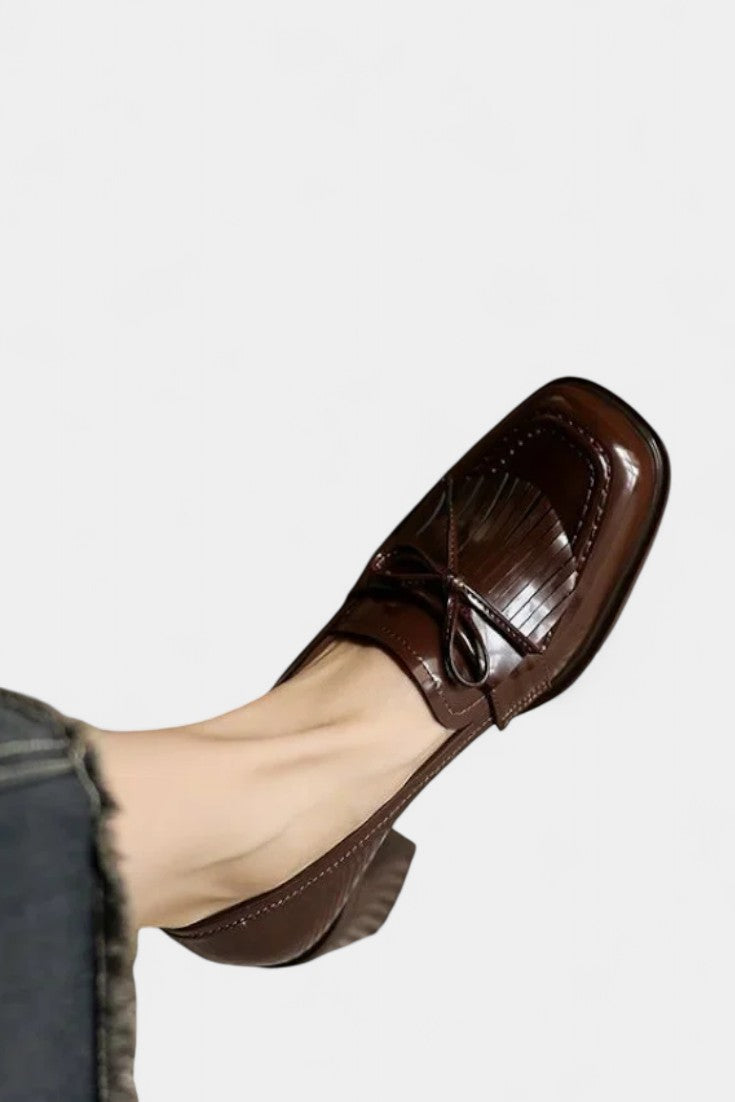 Dorothy Mary Janes con Tacón y Detalle de Borlas