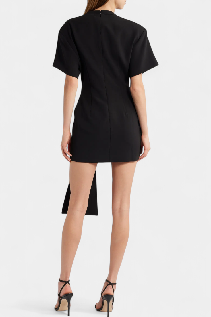 Coraline Vestido Mini con Cintura Drapeada y Hebilla Dorada