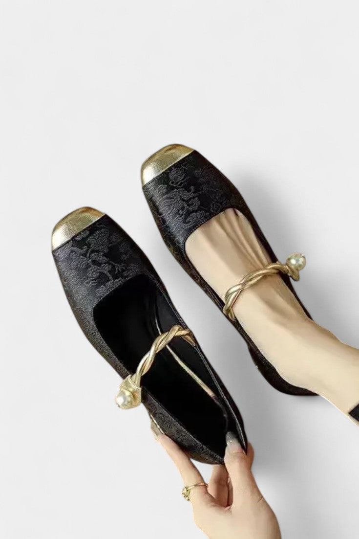 Mestelle Mary Janes de Charol con Detalles de Perlas