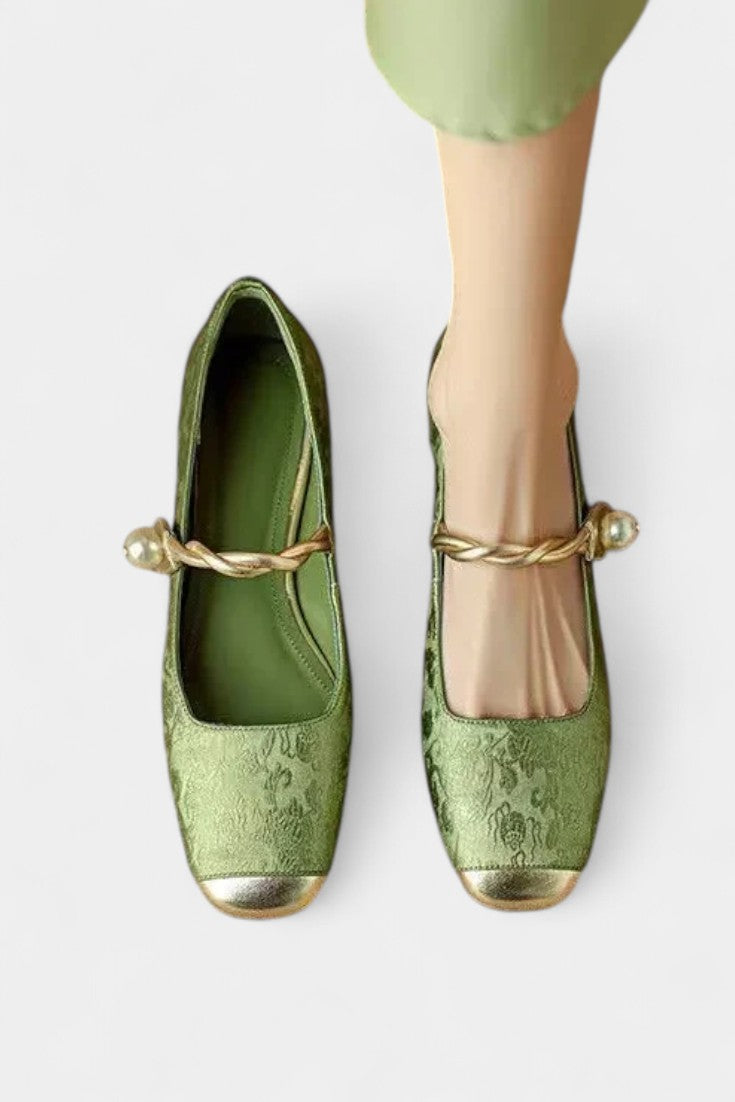 Mestelle Mary Janes de Charol con Detalles de Perlas