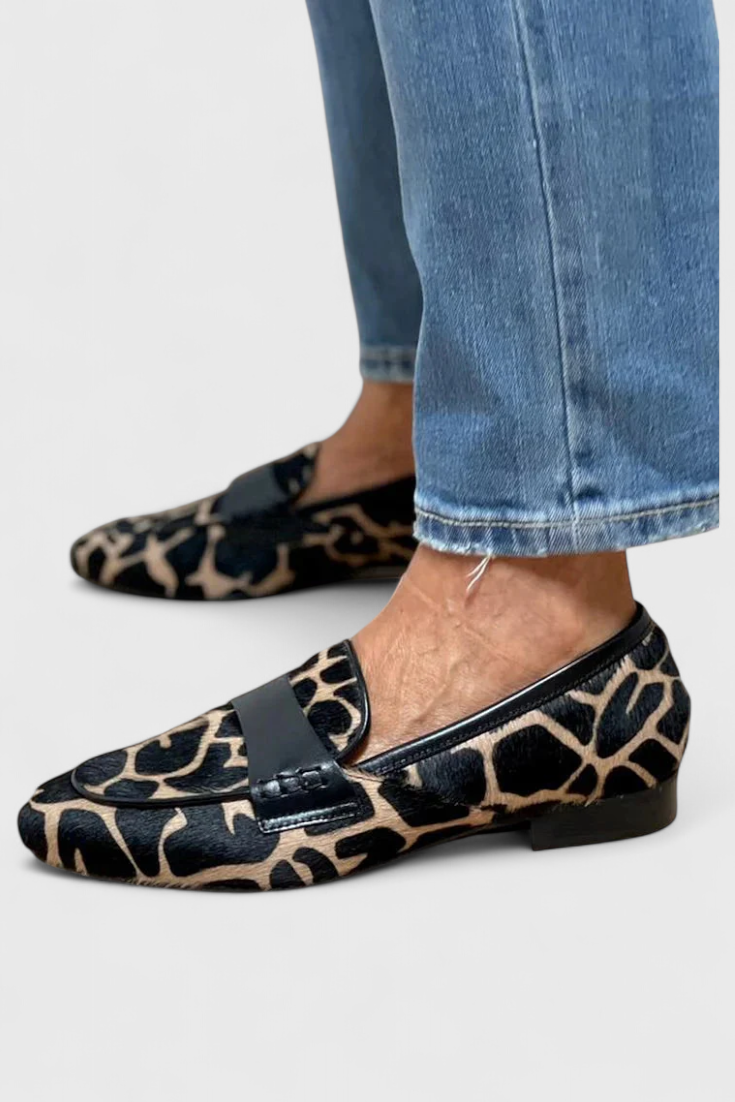 Annelore Loafers de Cuero con Tacón Bajo y Diseño Exclusivo