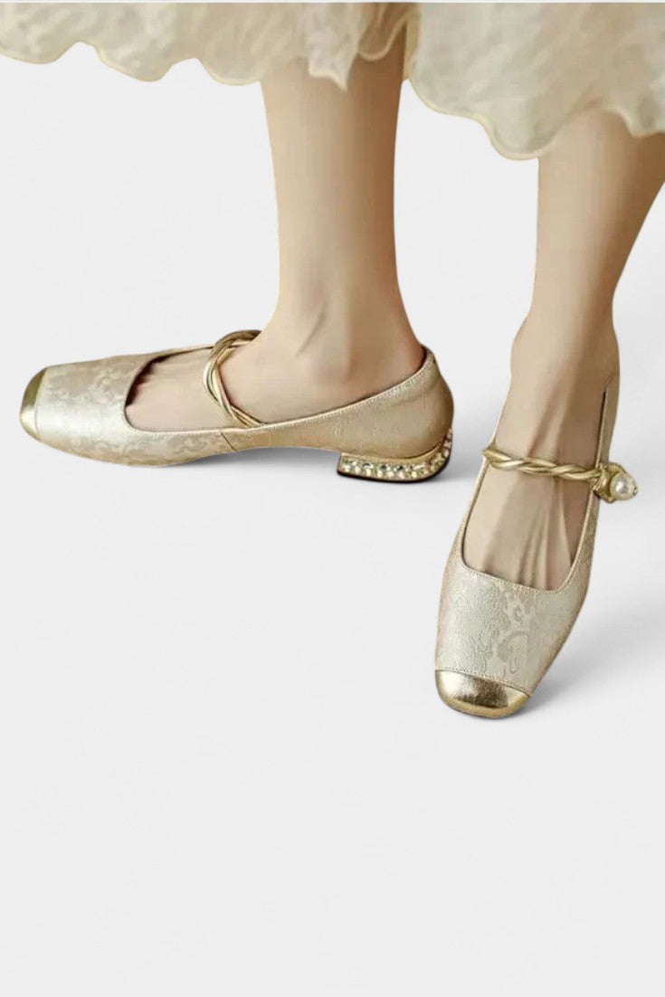 Mestelle Mary Janes de Charol con Detalles de Perlas