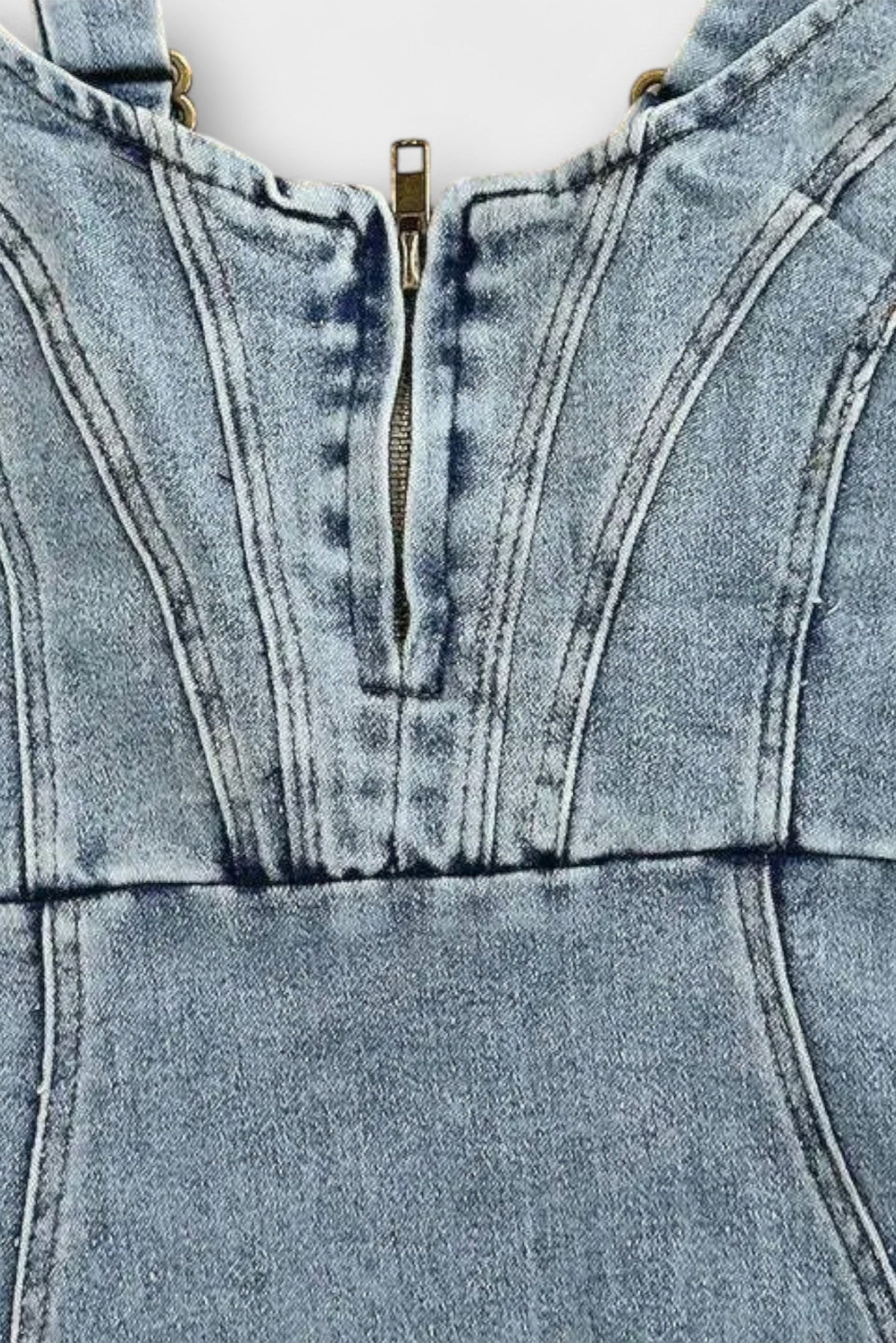 Janessa Vestido Denim con Tirantes Ajustables y Abertura Frontal