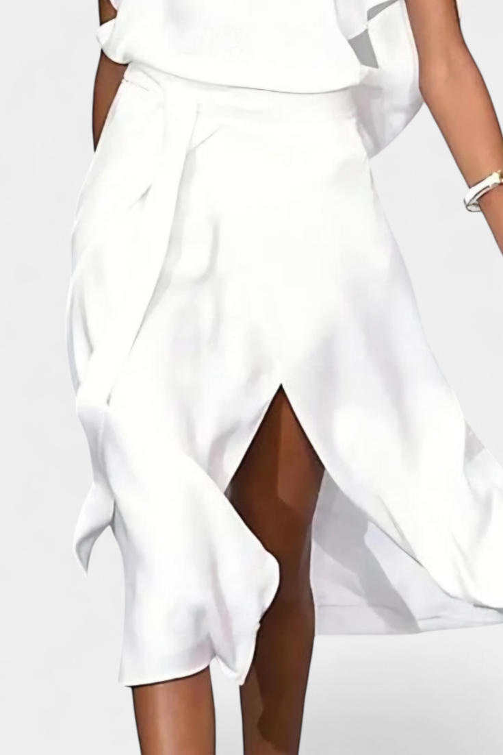 Effie Vestido Blanco Cruzado con Escote Calado y Abertura Frontal