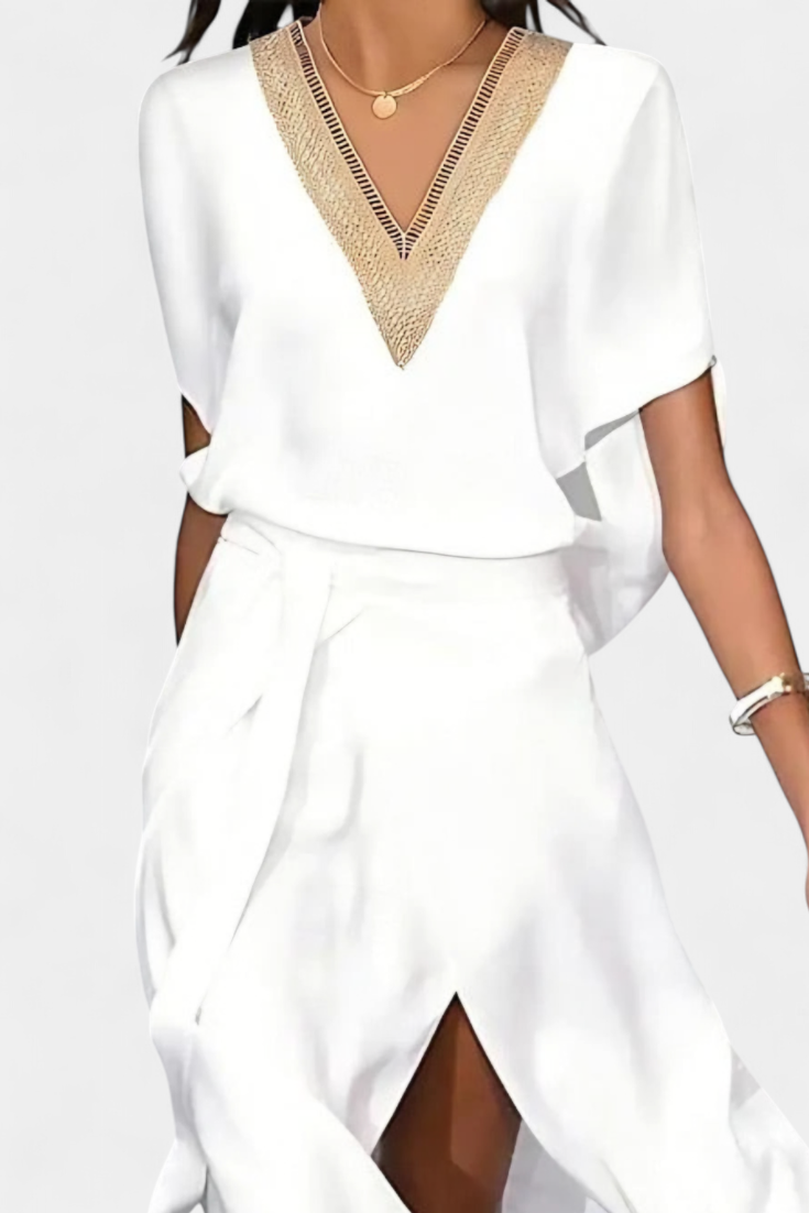 Effie Vestido Blanco Cruzado con Escote Calado y Abertura Frontal