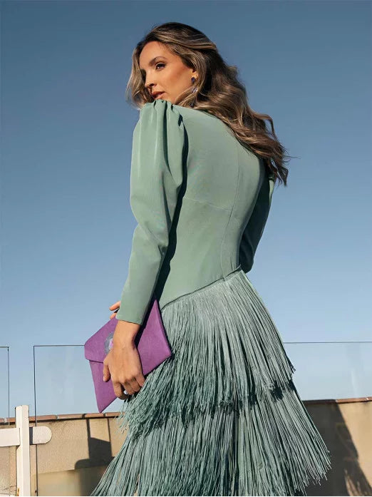 Dolcezza Vestido Maxi Elegante con Escote en V, Pliegues y Flecos