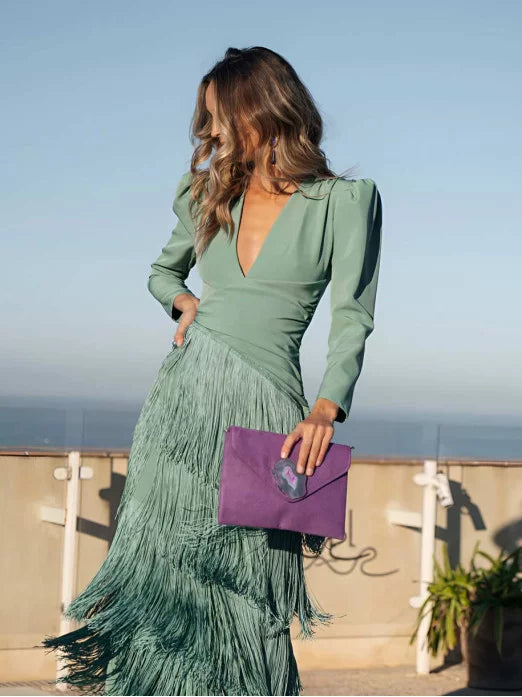 Dolcezza Vestido Maxi Elegante con Escote en V, Pliegues y Flecos